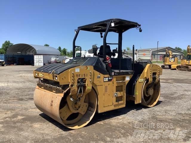 CAT CB54B 双轮压路机