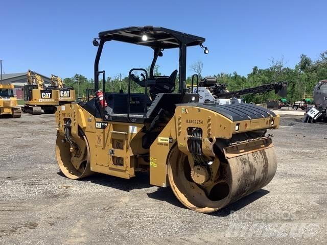 CAT CB54B 双轮压路机
