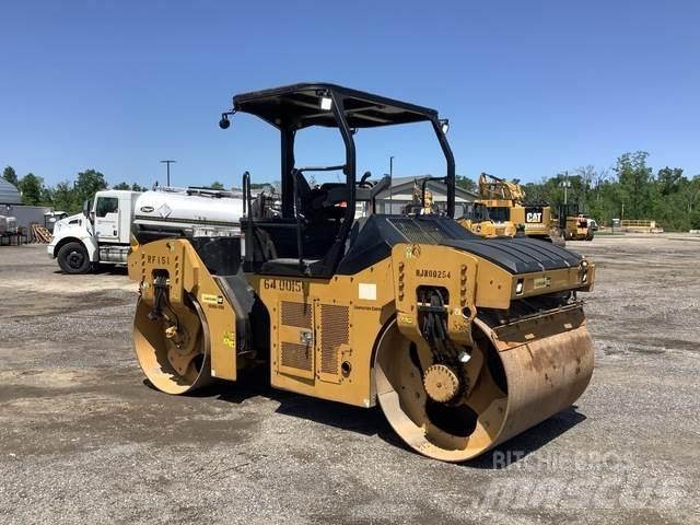 CAT CB54B 双轮压路机