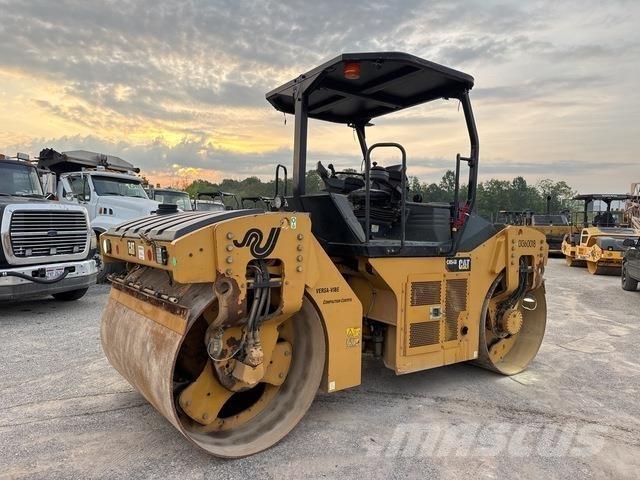 CAT CB54B 双轮压路机