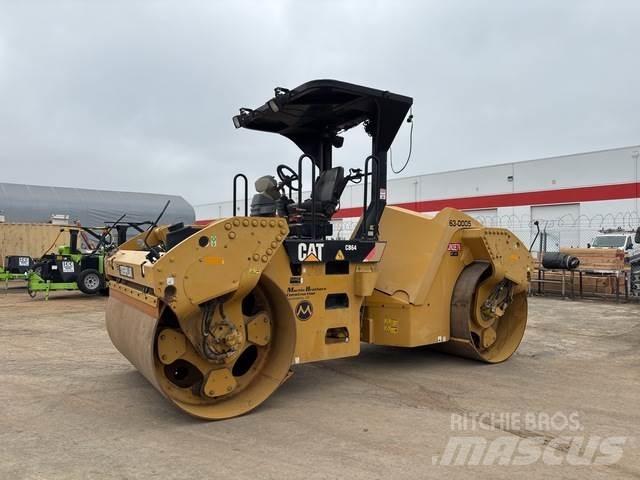 CAT CB64 双轮压路机