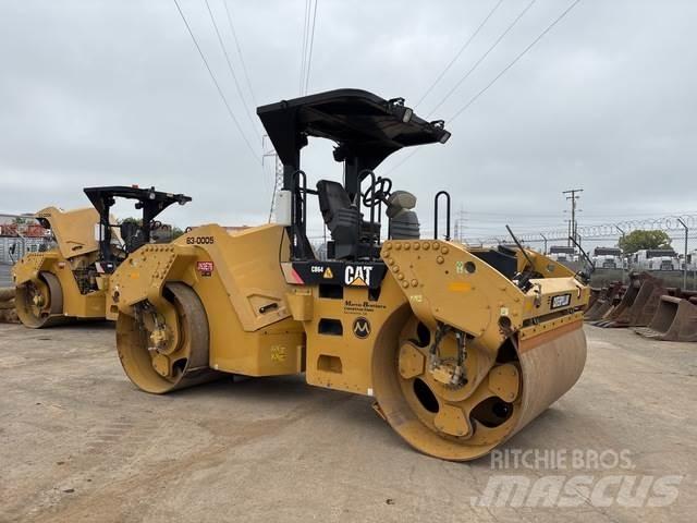 CAT CB64 双轮压路机