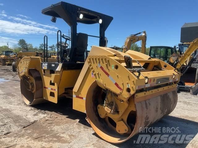 CAT CB64 双轮压路机