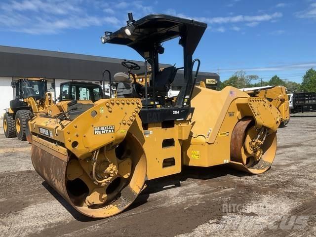CAT CB64 双轮压路机