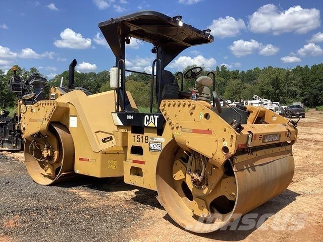CAT CB64 双轮压路机