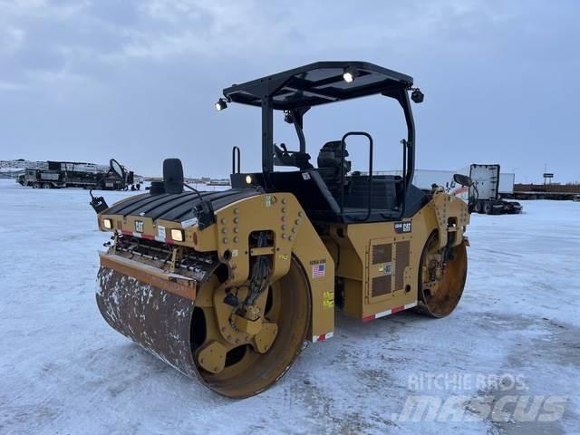 CAT CB64B 双轮压路机