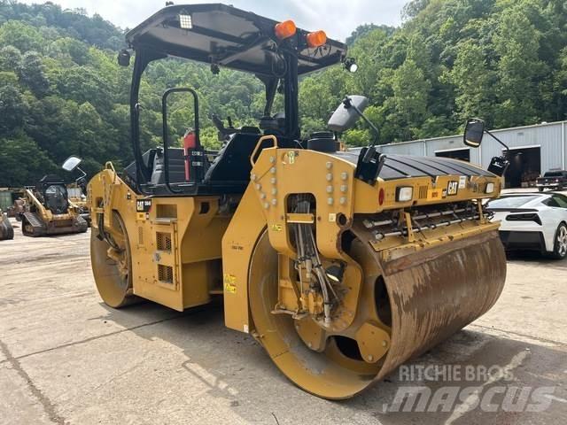 CAT CB64B 双轮压路机