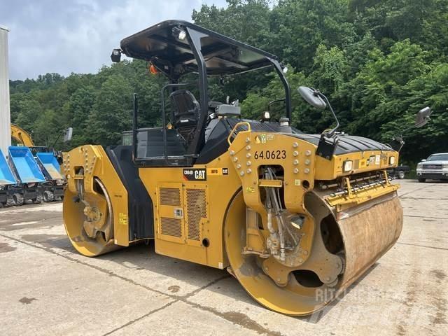 CAT CB64B 双轮压路机