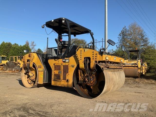 CAT CB64B 双轮压路机
