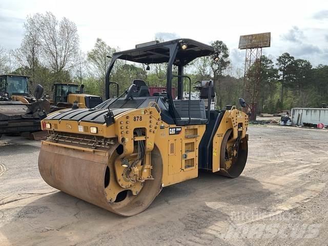 CAT CB66B 双轮压路机