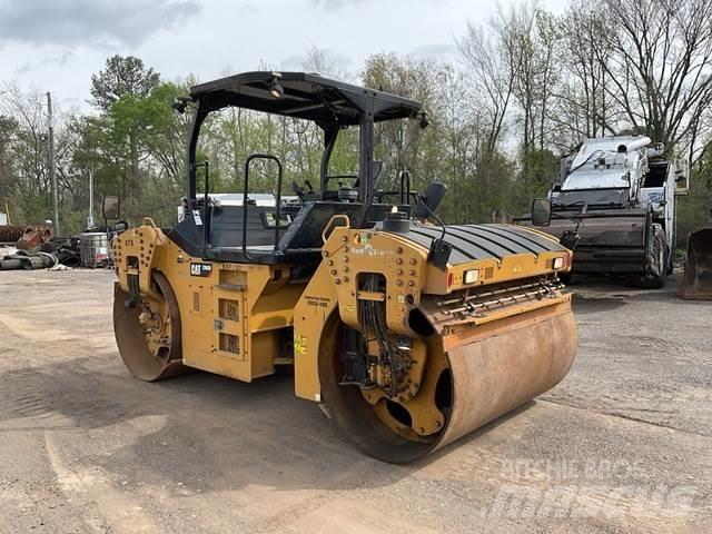 CAT CB66B 双轮压路机