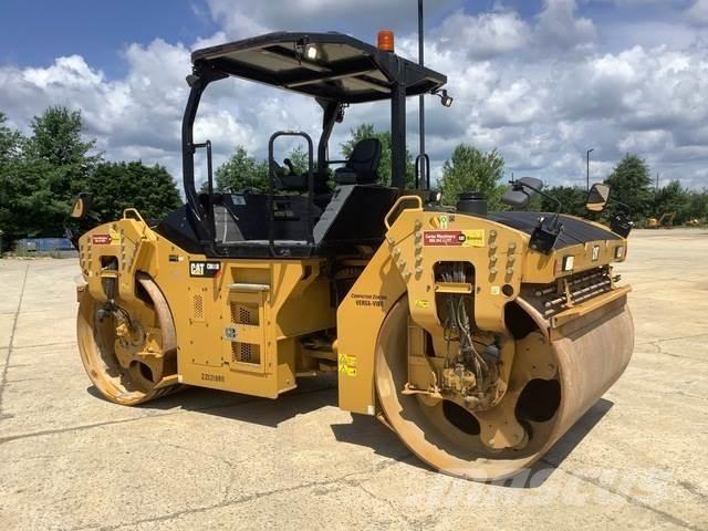 CAT CB66B 双轮压路机