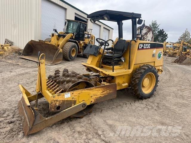 CAT CP-323C 单轮压路机