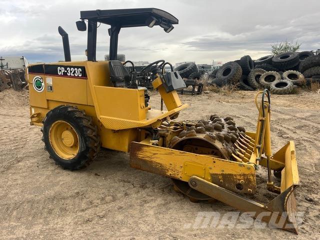 CAT CP-323C 单轮压路机