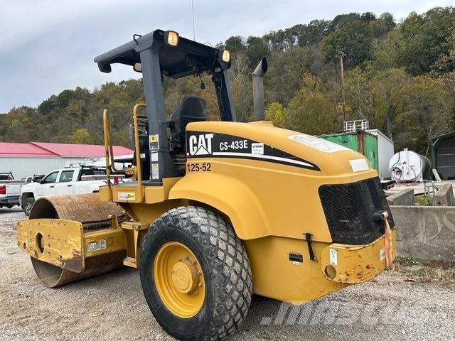 CAT CS-433E 单轮压路机