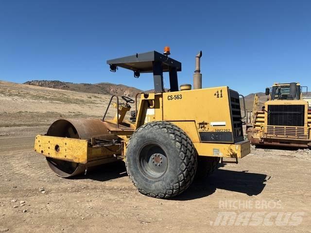CAT CS-563 单轮压路机