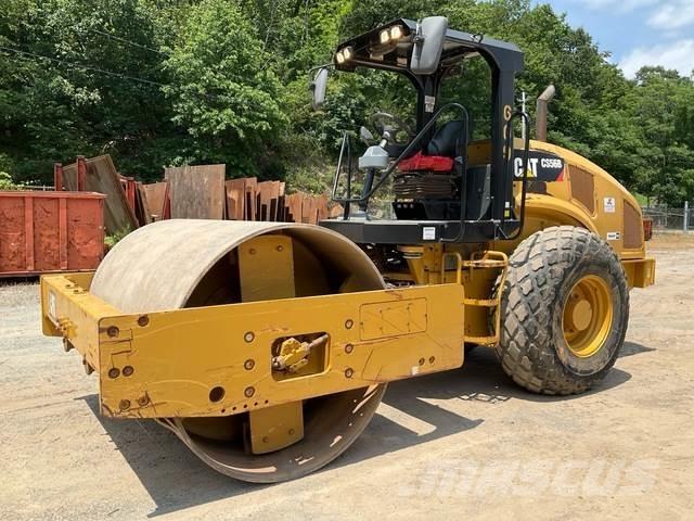CAT CS56B 单轮压路机