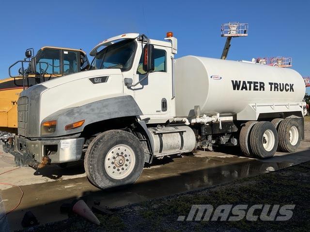 CAT CT660S 水罐车