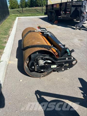 CAT CV119 拖式振动压路机