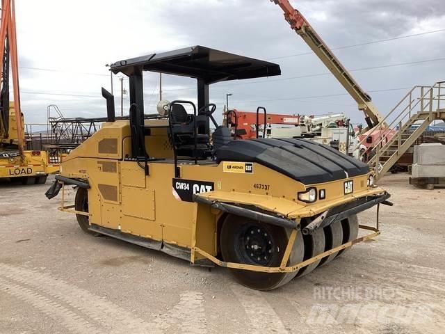 CAT CW34 胶轮压路机