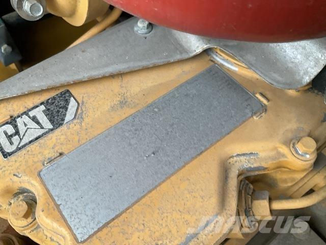 CAT CW34 复合式压路机