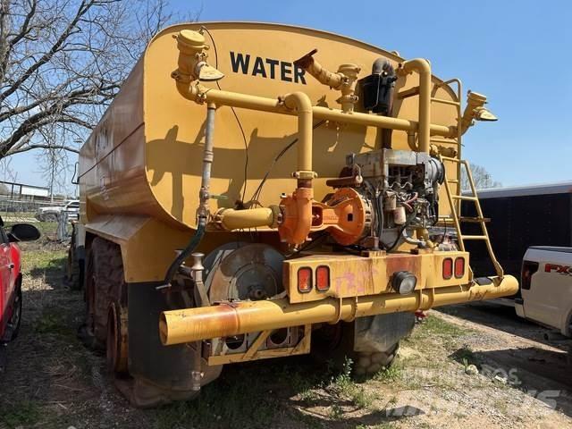 CAT D300D 水罐车