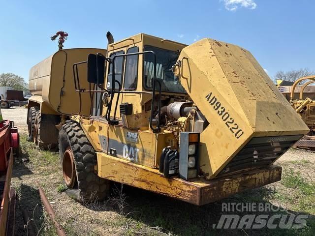 CAT D300D 水罐车