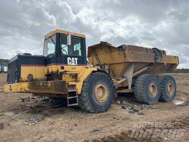 CAT D400E 铰接式自卸车