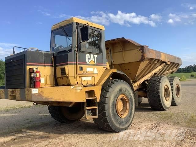 CAT D400E 铰接式自卸车
