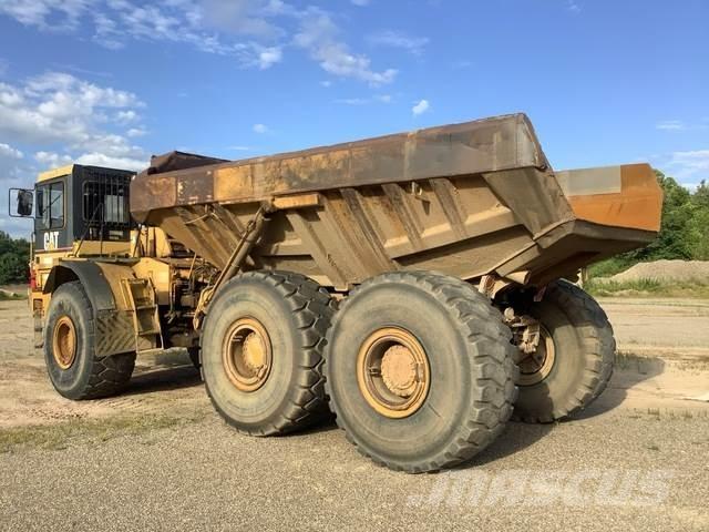 CAT D400E 铰接式自卸车