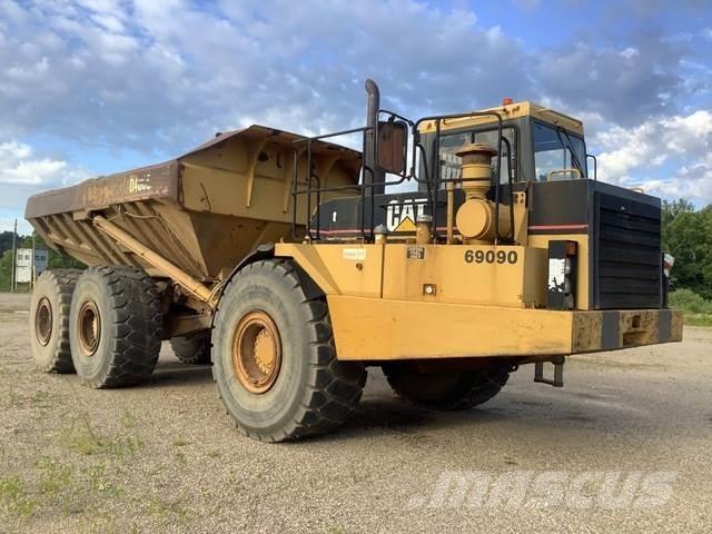 CAT D400E 铰接式自卸车