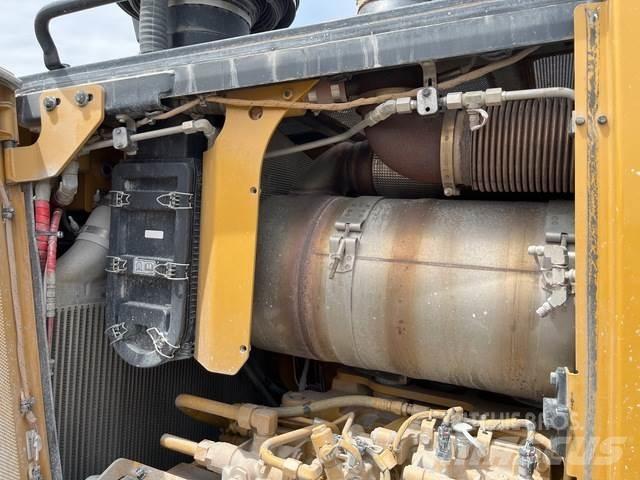 CAT D8T 履带式推土机