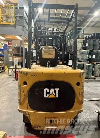 CAT E8000 电动叉车
