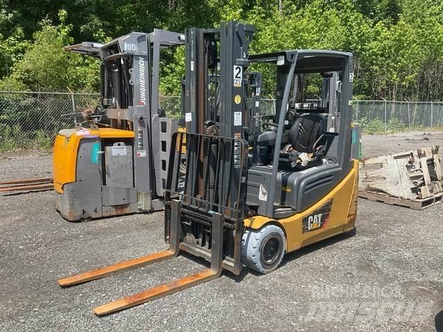 CAT MH 2ET4000 电动叉车