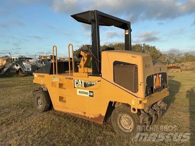 CAT PS150C 胶轮压路机