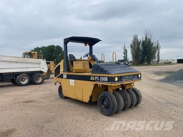 CAT PS200B 胶轮压路机