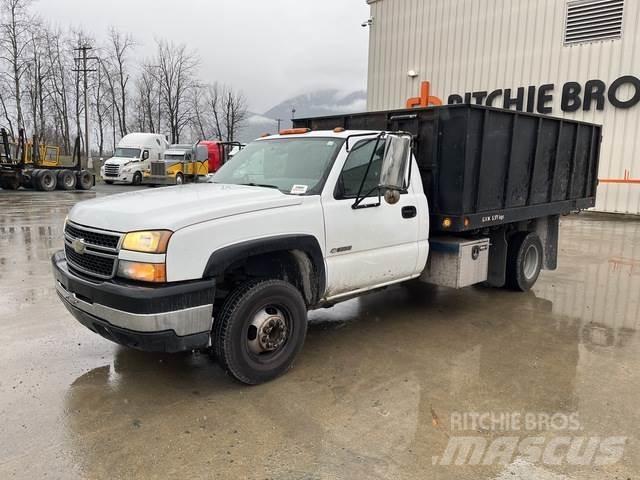 Chevrolet 3500 平板栏板货车