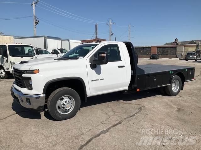 Chevrolet 3500 平板栏板货车