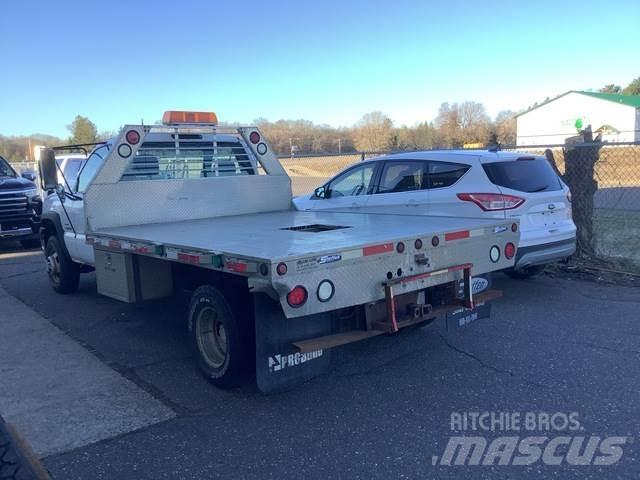 Chevrolet 3500 平板栏板货车