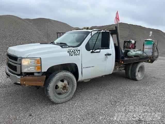 Chevrolet 3500 平板栏板货车