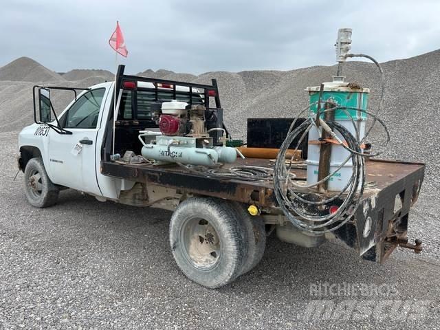 Chevrolet 3500 平板栏板货车
