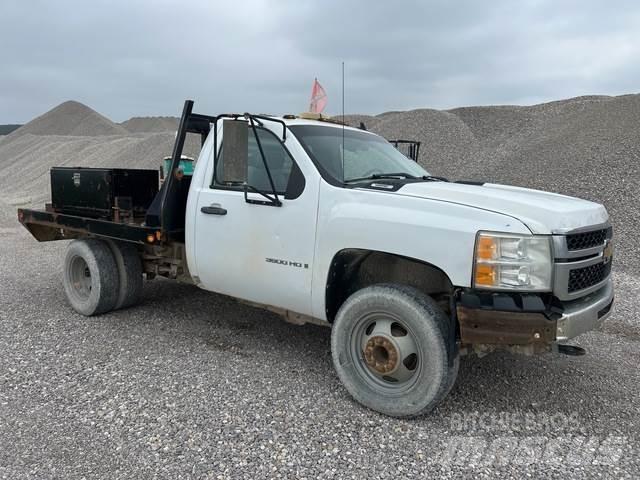 Chevrolet 3500 平板栏板货车