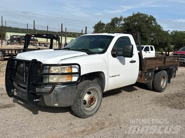 Chevrolet 3500 平板栏板货车