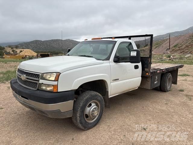 Chevrolet 3500 平板栏板货车