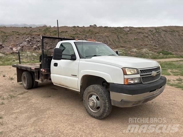 Chevrolet 3500 平板栏板货车
