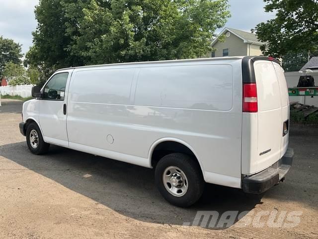 Chevrolet 3500 大型面包车