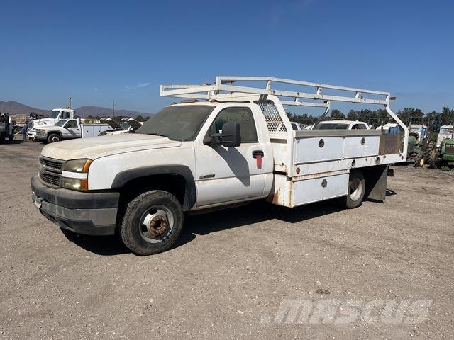 Chevrolet 3500 平板栏板货车