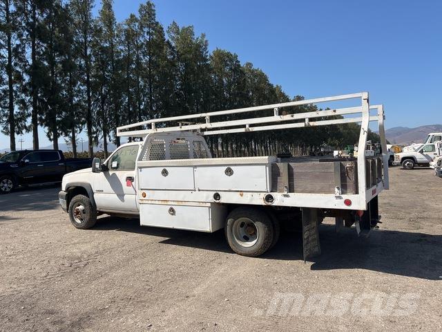 Chevrolet 3500 平板栏板货车