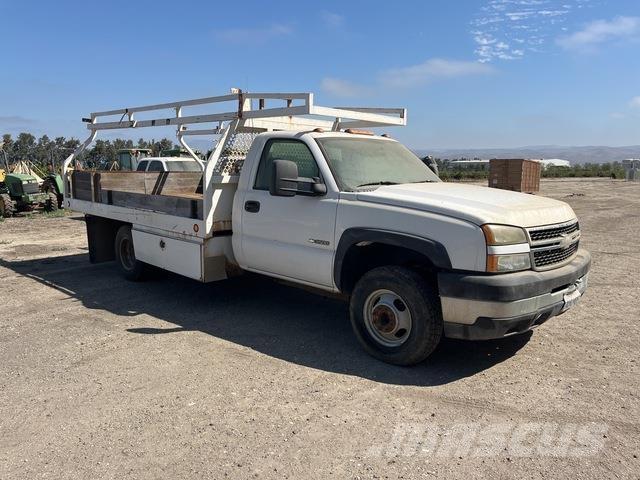 Chevrolet 3500 平板栏板货车