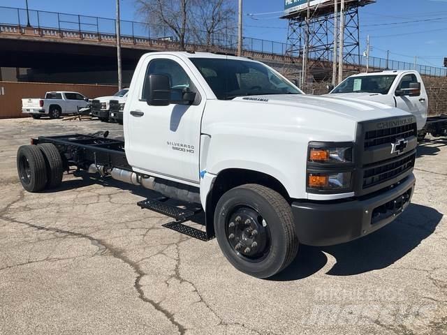 Chevrolet 5500 驾驶室与内部